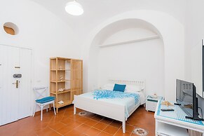 DIPINTO APARTMENTS
