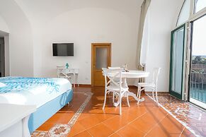 DIPINTO APARTMENTS