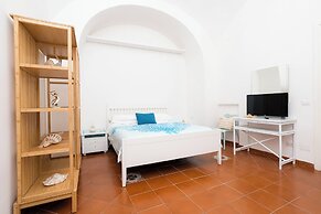 DIPINTO APARTMENTS