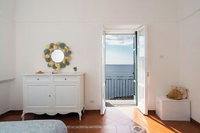 DIPINTO APARTMENTS