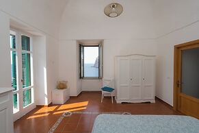 DIPINTO APARTMENTS