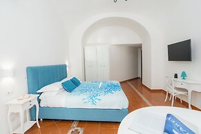 DIPINTO APARTMENTS