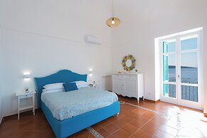 DIPINTO APARTMENTS
