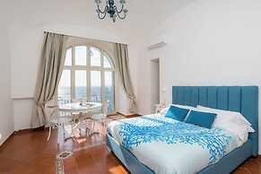 DIPINTO APARTMENTS