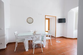 DIPINTO APARTMENTS
