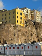 DIPINTO APARTMENTS