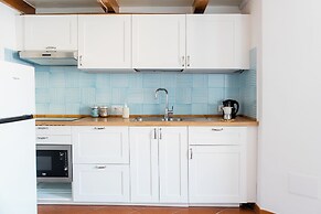 DIPINTO APARTMENTS
