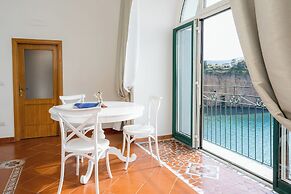 DIPINTO APARTMENTS
