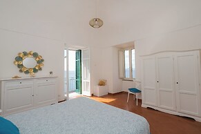 DIPINTO APARTMENTS