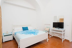 DIPINTO APARTMENTS