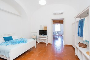 DIPINTO APARTMENTS