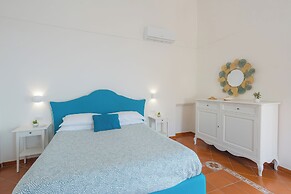 DIPINTO APARTMENTS
