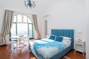 DIPINTO APARTMENTS