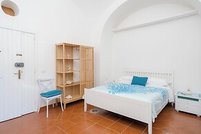 DIPINTO APARTMENTS