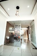 A30 Plaza Acequia Suite Black Plus