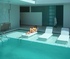 Casa Orbit AC Pool Jacuzzi Central Location