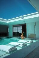 Casa Orbit AC Pool Jacuzzi Central Location
