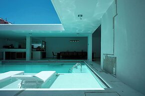 Casa Orbit AC Pool Jacuzzi Central Location