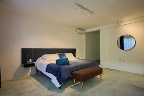 Casa Orbit AC Pool Jacuzzi Central Location