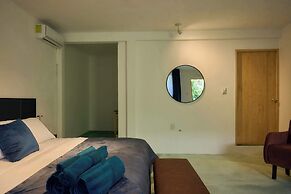 Casa Orbit AC Pool Jacuzzi Central Location