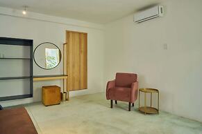 Casa Orbit AC Pool Jacuzzi Central Location