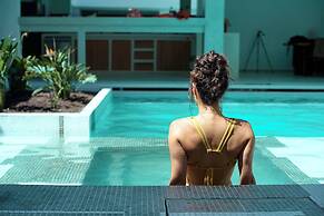 Casa Orbit AC Pool Jacuzzi Central Location