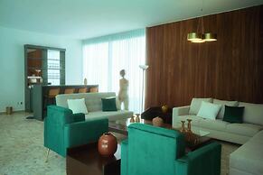 Casa Orbit AC Pool Jacuzzi Central Location