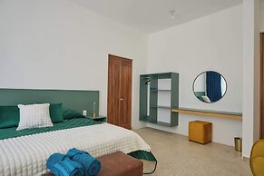 Casa Orbit AC Pool Jacuzzi Central Location
