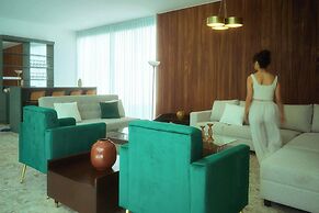 Casa Orbit AC Pool Jacuzzi Central Location