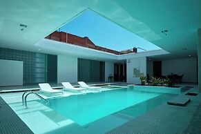 Casa Orbit AC Pool Jacuzzi Central Location