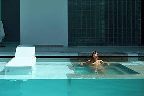 Casa Orbit AC Pool Jacuzzi Central Location