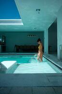 Casa Orbit AC Pool Jacuzzi Central Location