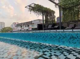 Circle Living Skyline Residence