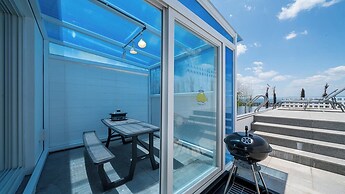 Uni’s Ocean Pool Villa