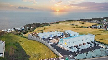 Uni’s Ocean Pool Villa