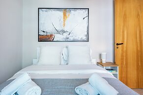 Calina - 3-BR Apt & Pool in Mackenzie