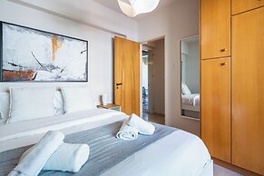 Calina - 3-BR Apt & Pool in Mackenzie