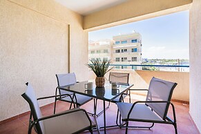 Calina - 3-BR Apt & Pool in Mackenzie