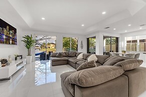 Waterview Villa Sleeps 10 BBQ Kayaks Games