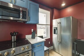 Colorful, Convenient Apt 7 Mi to Lincoln Financial