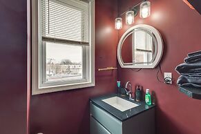 Colorful, Convenient Apt 7 Mi to Lincoln Financial