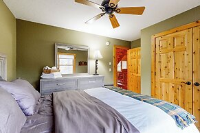Dog-friendly 2BR Cabin w/ Pellet Stove, W & D