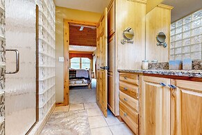 Dog-friendly 2BR Cabin w/ Pellet Stove, W & D