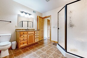 Dog-friendly 2BR Cabin w/ Pellet Stove, W & D