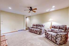 Dog-friendly 2BR Cabin w/ Pellet Stove, W & D