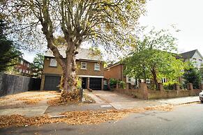 3 Bed Semi - Sleeps 5 - Parking - Pets - Garden