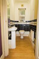 3 Bed Semi - Sleeps 5 - Parking - Pets - Garden