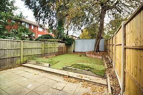 3 Bed Semi - Sleeps 5 - Parking - Pets - Garden