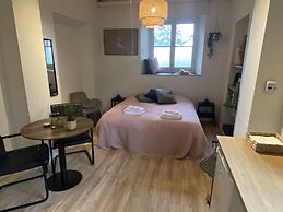Modern Studio 3 in Historic Abbey