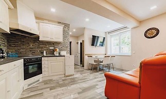 Noua Oasis BNB with parking